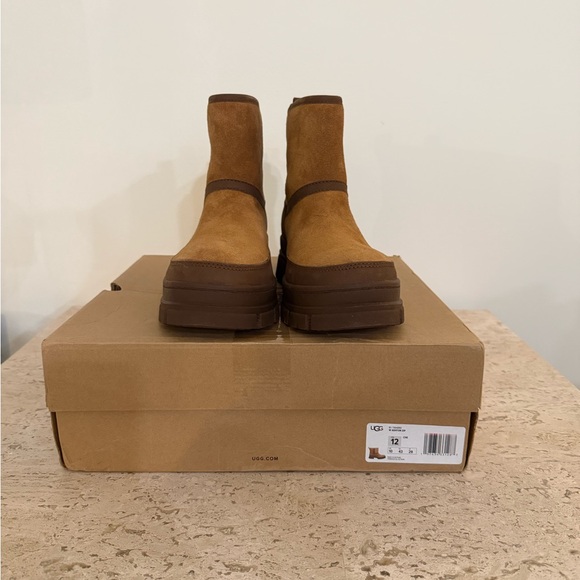 UGG® Ashton Zip - Picture 6 of 14